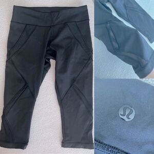 ✨EXCELLENT Lululemon Mesh Panel Crops Black Sz 4